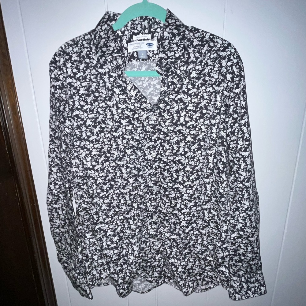 Old Navy Men’s Medium Long Sleeve Button Up Shirt NWT
